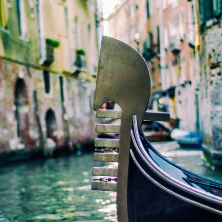 Discover Tongli Gondola and Canals in the Venice of Asia