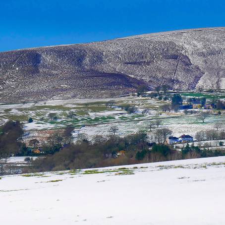 Discovering Pendle Hill Lancashire Natural Green Hills and Scenic Beauty