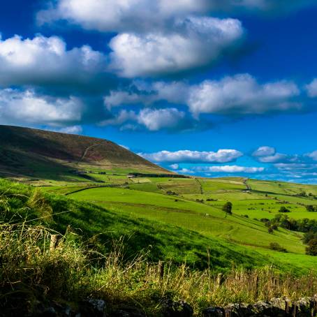 Discovering Pendle Hill Views and Hiking in Lancashire Countryside