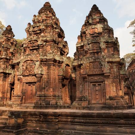 Exploring the Beauty of Banteay Srei