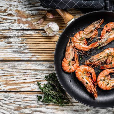 Flavorful Shrimps with Fresh Herbs and Tangy Lemon in Pan