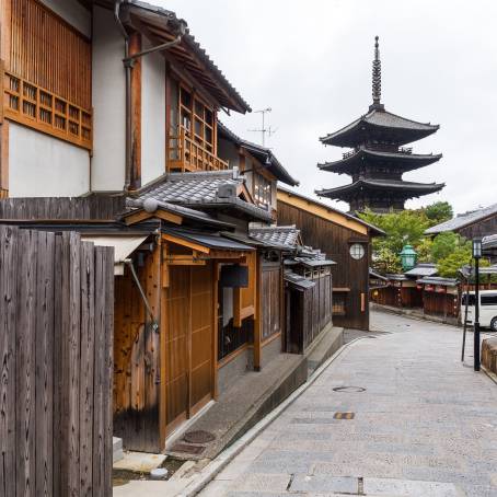 Kyoto Yasaka Pagoda A Cherry Blossom Dream in Spring