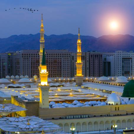 Masjid Nabawi Green Dome and Prophet Tomb in Madinah