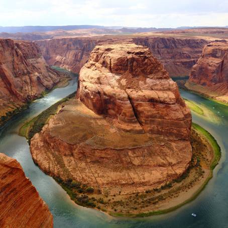 The Beauty of Horseshoe Bend at Sunset