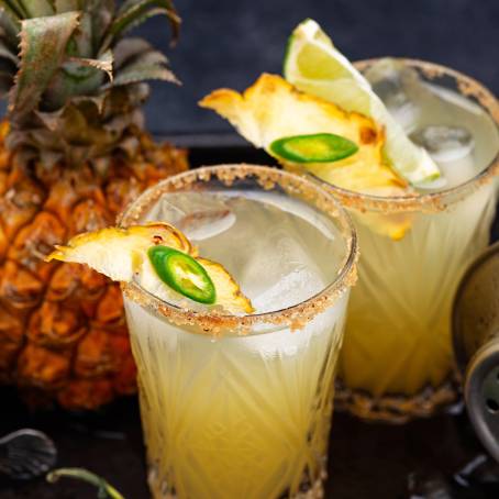 Vibrant Margarita with Crushed Ice and Tropical Citrus Flavors